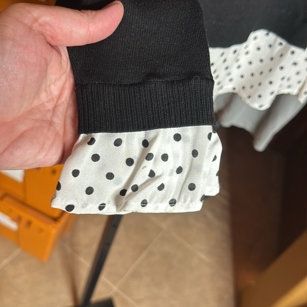 Adrianna Papell Black Sweater Blouse Polka Dot Tie Neck Ruffle Hem Size Small - Picture 4 of 9